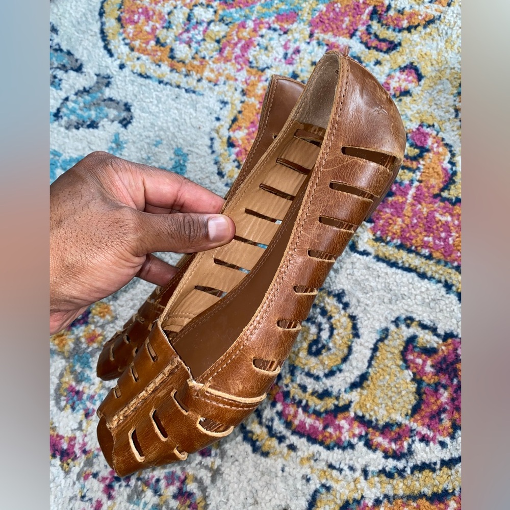 FRYE Leather Ballet Flats Slip On Shoes Sandals Peep Toe Cut Outs Tan Size 8B - Picture 2 of 6